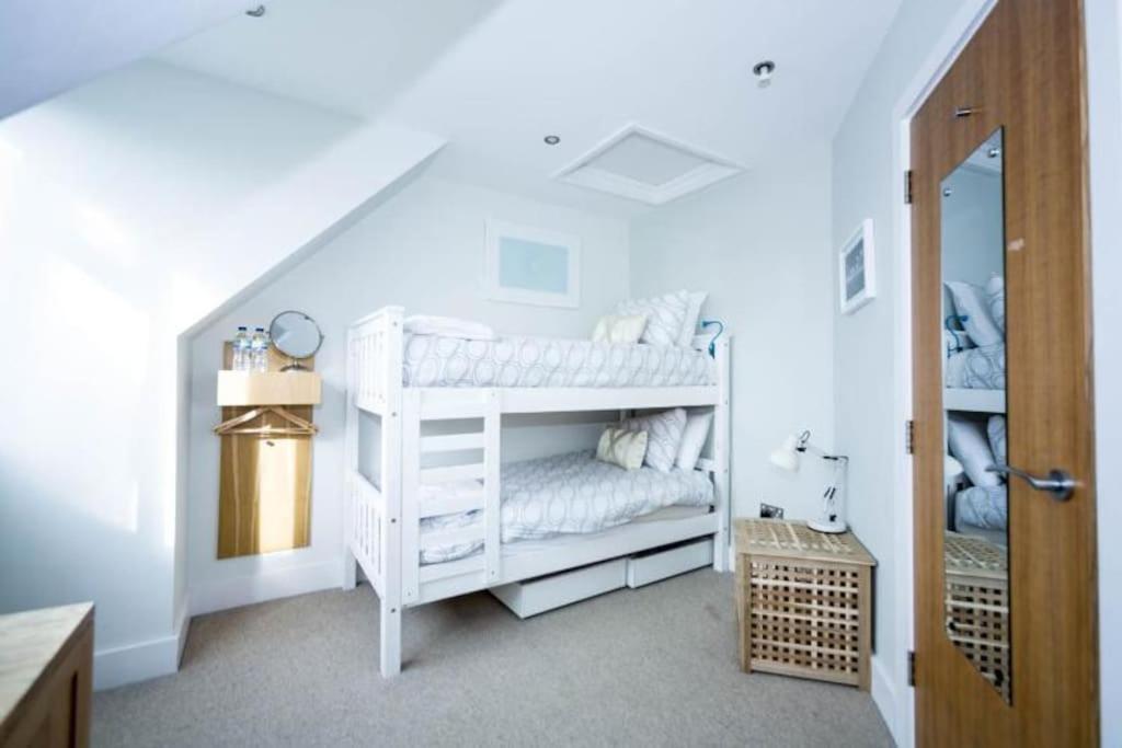 Edge14- Spacious, Stylish And Near The Beach! New Quay エクステリア 写真
