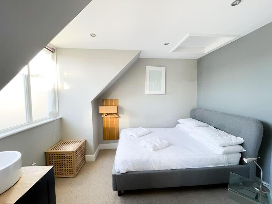 Edge14- Spacious, Stylish And Near The Beach! New Quay エクステリア 写真