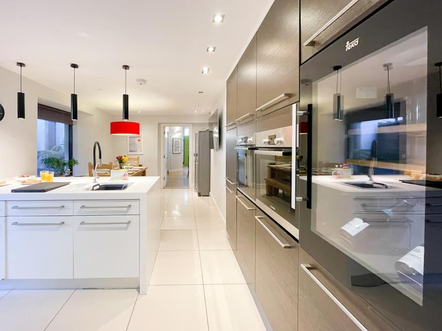 Edge14- Spacious, Stylish And Near The Beach! New Quay エクステリア 写真