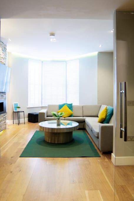 Edge14- Spacious, Stylish And Near The Beach! New Quay エクステリア 写真