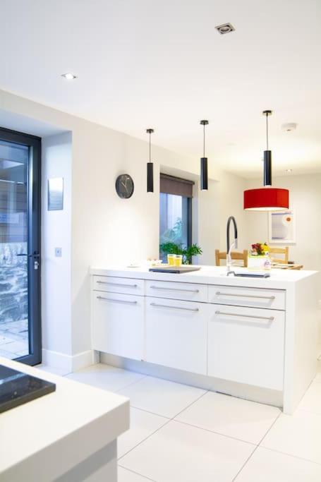 Edge14- Spacious, Stylish And Near The Beach! New Quay エクステリア 写真