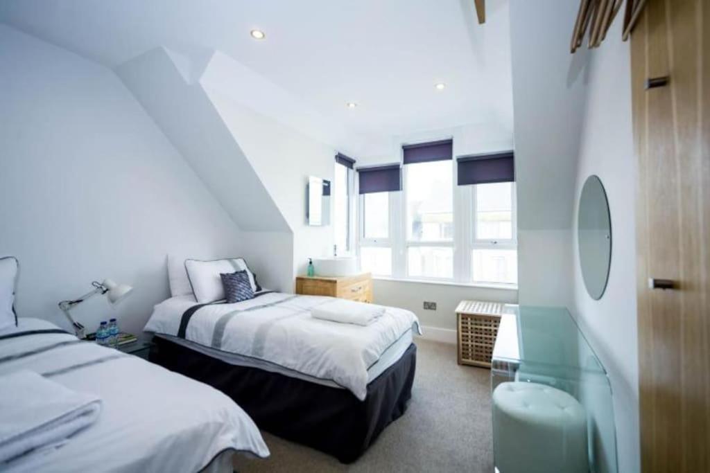 Edge14- Spacious, Stylish And Near The Beach! New Quay エクステリア 写真