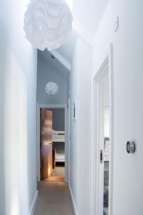 Edge14- Spacious, Stylish And Near The Beach! New Quay エクステリア 写真