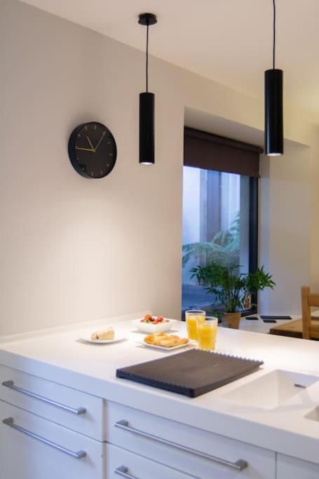 Edge14- Spacious, Stylish And Near The Beach! New Quay エクステリア 写真