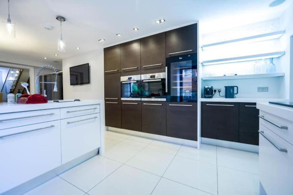 Edge14- Spacious, Stylish And Near The Beach! New Quay エクステリア 写真