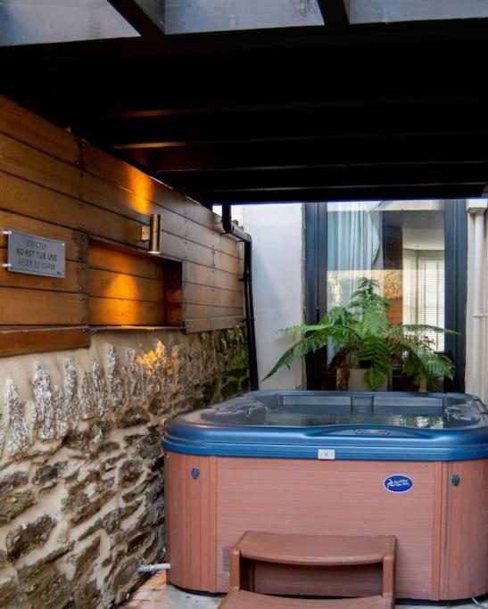 Edge14- Spacious, Stylish And Near The Beach! New Quay エクステリア 写真