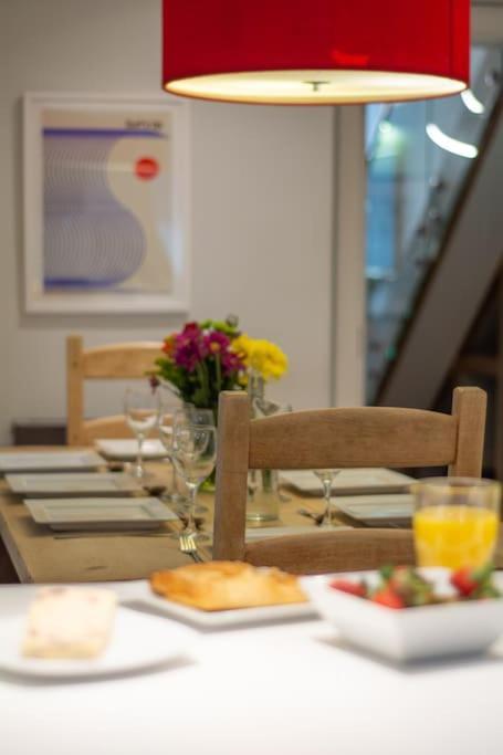 Edge14- Spacious, Stylish And Near The Beach! New Quay エクステリア 写真
